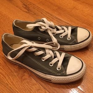 Grey converse
